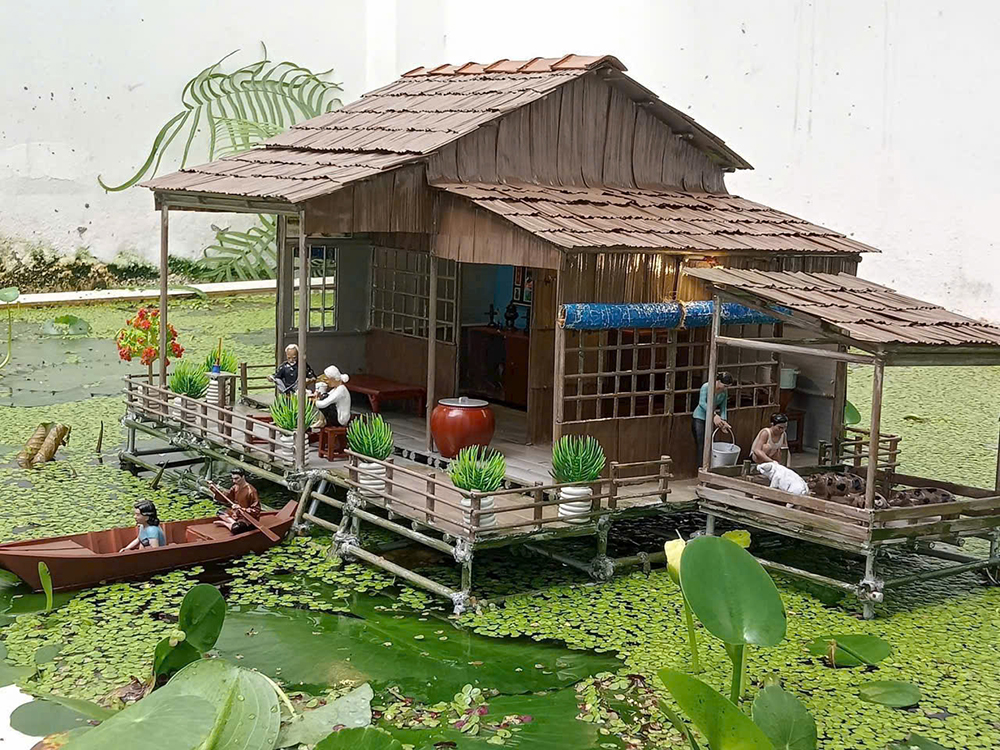 Ký ức miền Tây được tái hiện qua mô hình nhà thu nhỏ