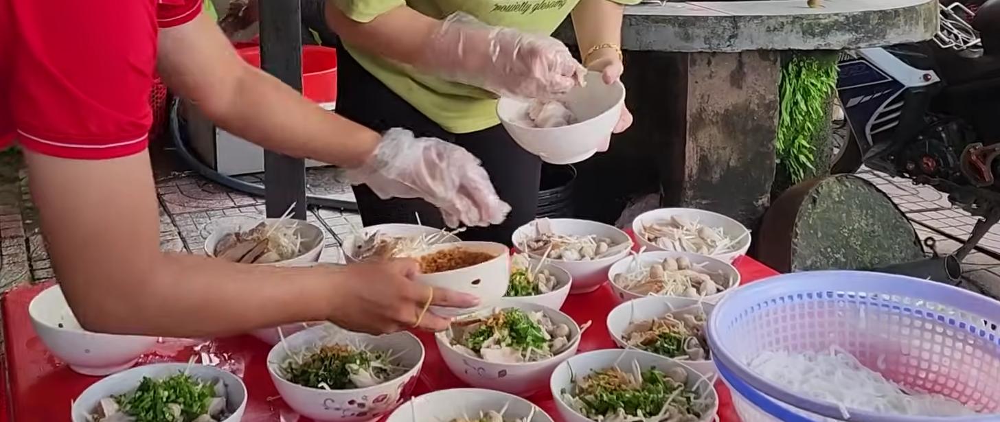 sợi bánh canh dai với nước lèo ngọt thanh