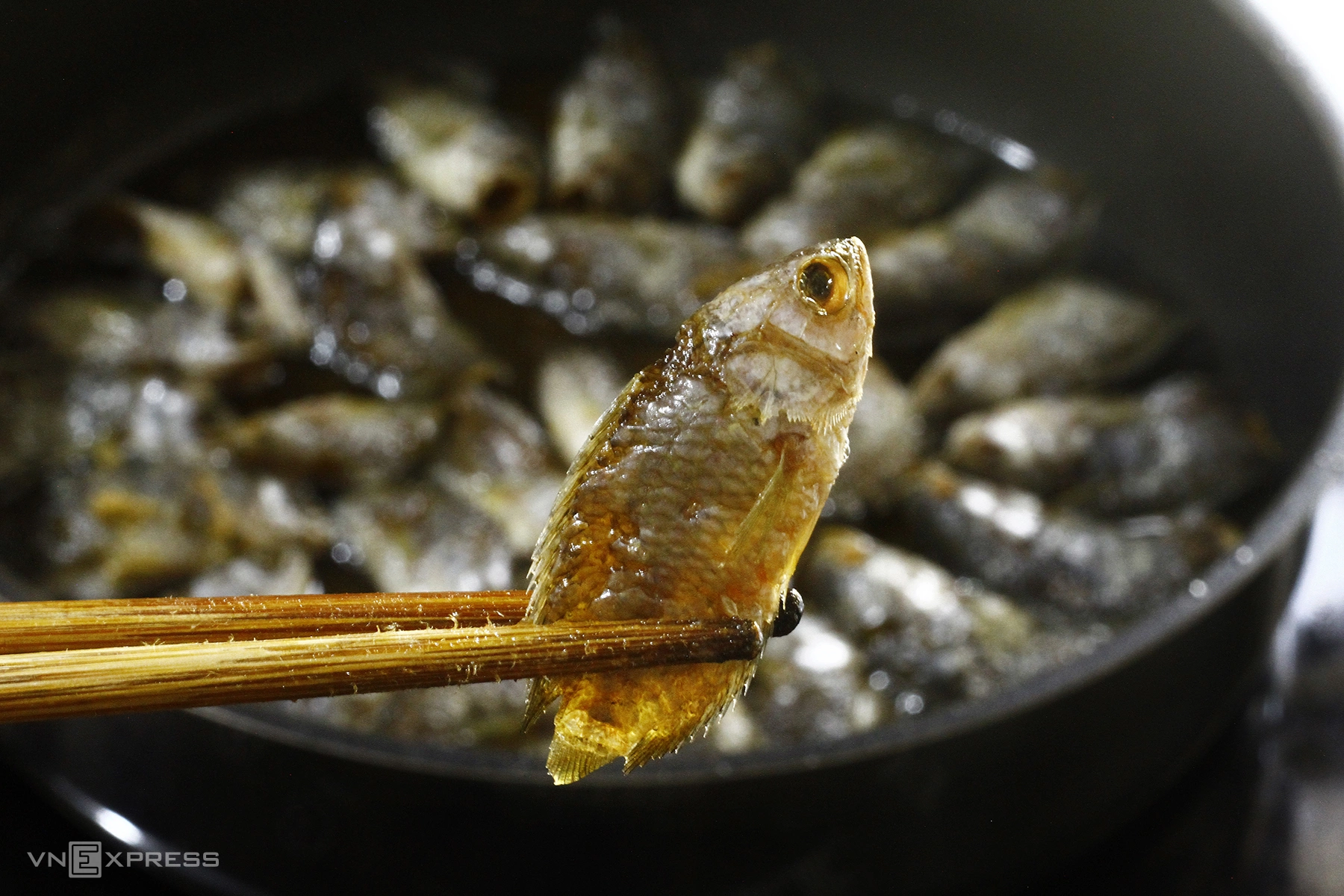 cá rô ron chiên giòn mỡ heo