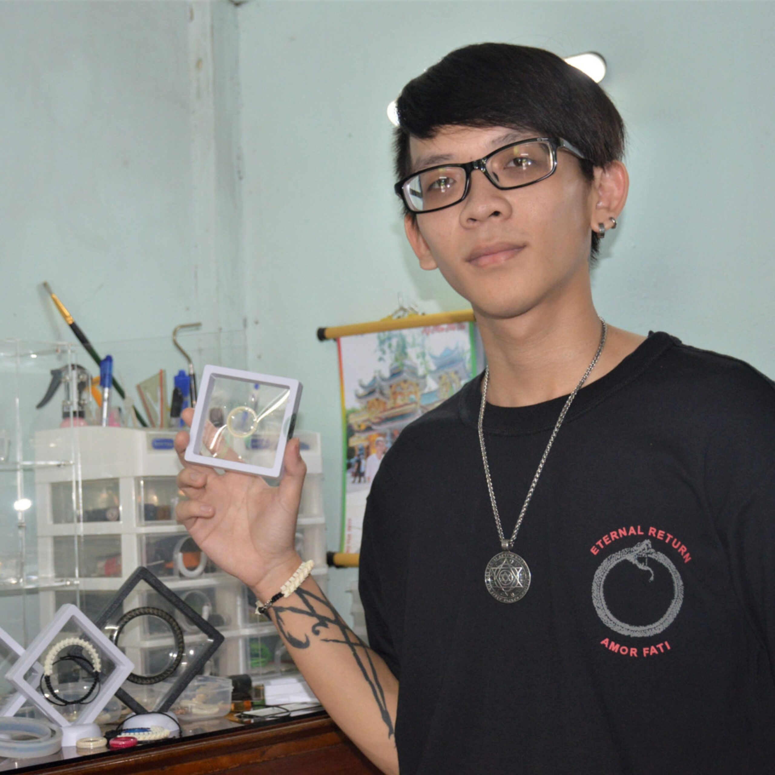 người trẻ miền Tây theo đuổi nghề thủ công độc lạ