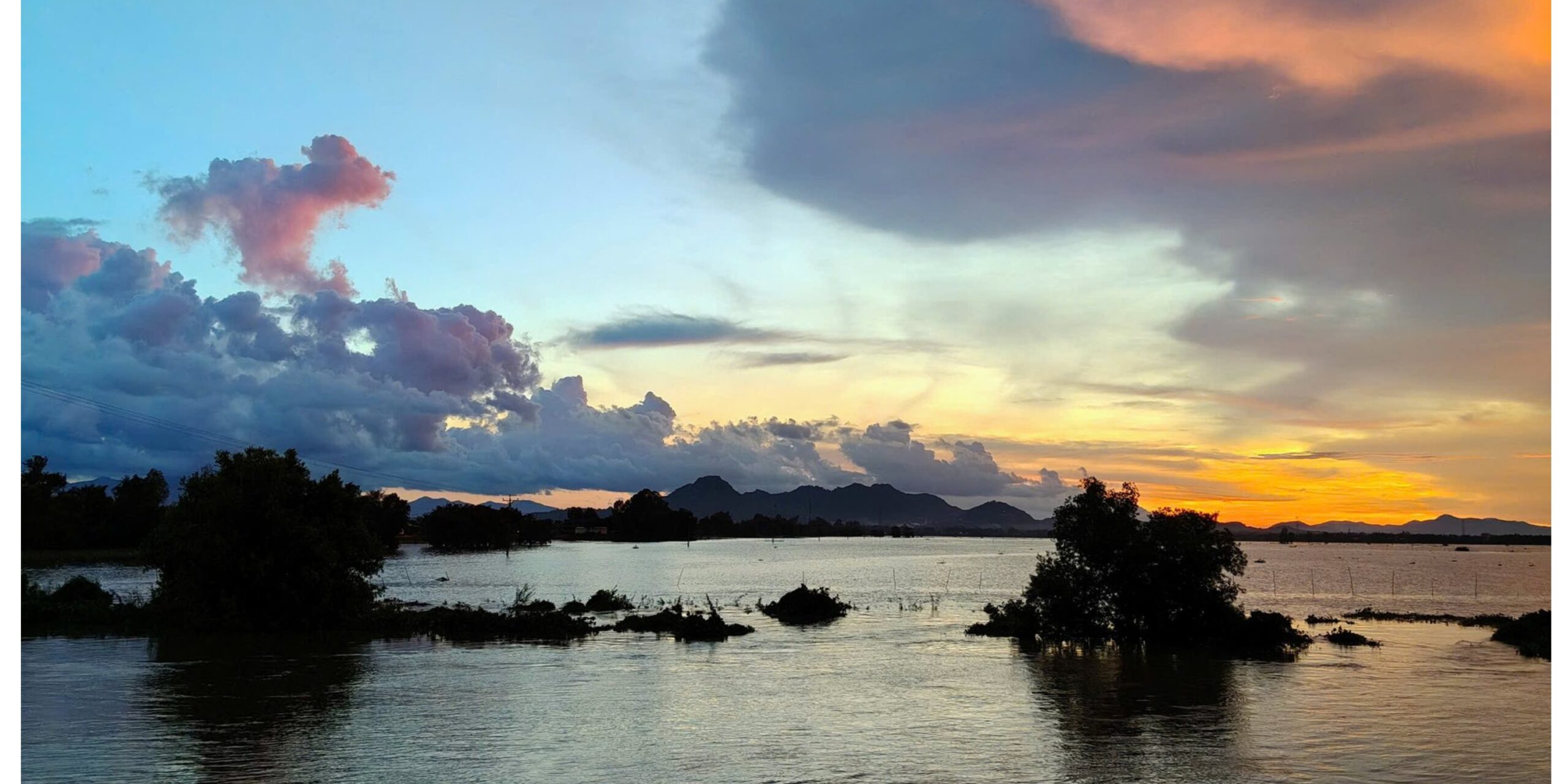 Văn hóa chợ ma mùa nước nổi miền Tây